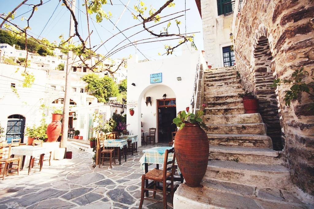 Traditional Family House, Ground Floor With Yard Koronos Exterior photo